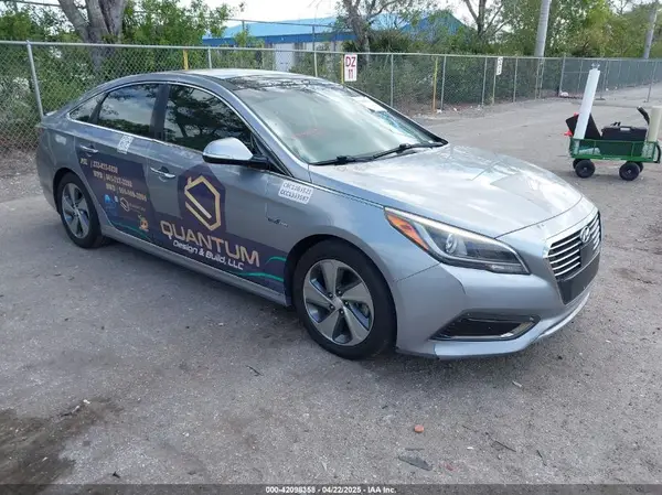 KMHE34L19GA020725 2016 HYUNDAI SONATA - Image 1