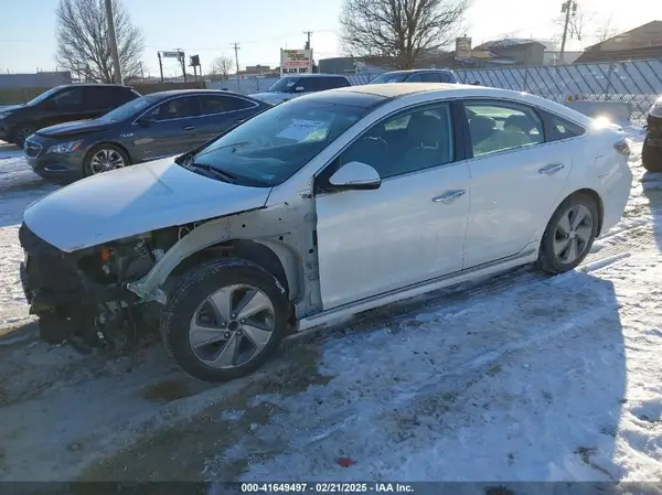 KMHE34L19GA020739 2016 HYUNDAI SONATA - Image 2