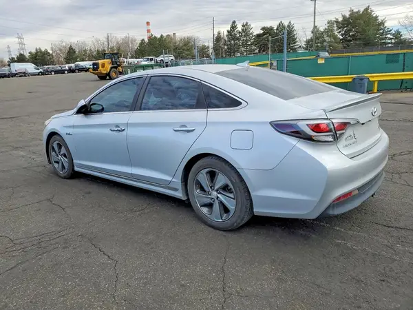 KMHE34L19GA028209 2016 HYUNDAI SONATA - Image 2