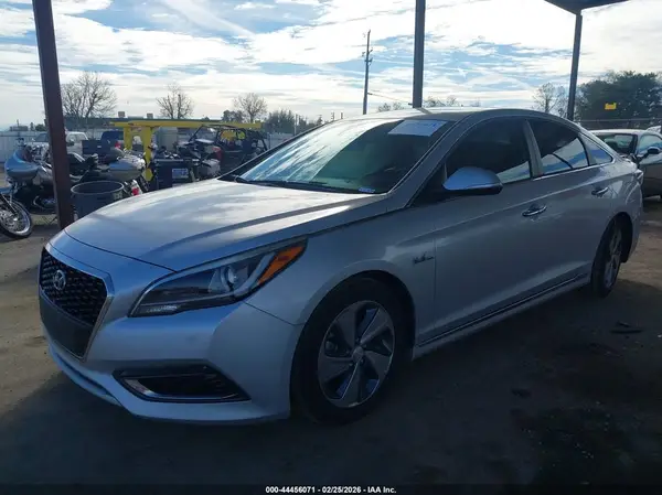 KMHE34L19GA030414 2016 HYUNDAI SONATA - Image 2