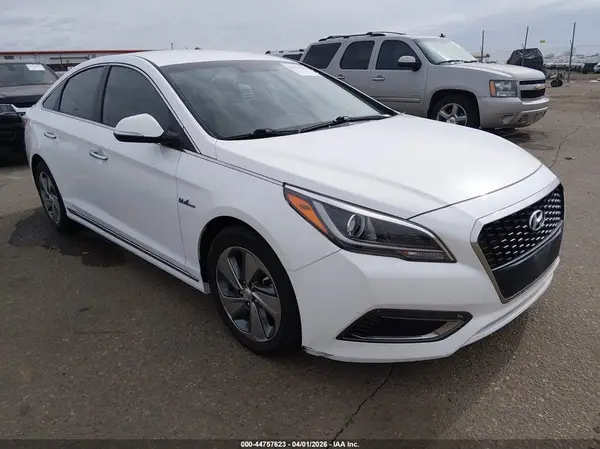 KMHE34L19HA059543 2017 HYUNDAI SONATA - Image 1