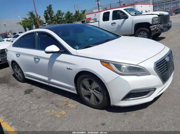 KMHE34L1XGA018806 2016 HYUNDAI SONATA - Image 1