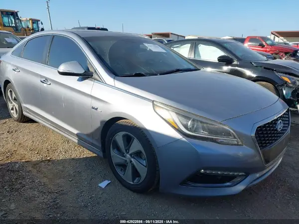 KMHE34L1XGA028591 2016 HYUNDAI SONATA - Image 1