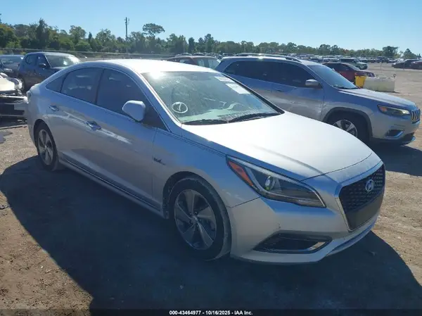KMHE34L1XGA028610 2016 HYUNDAI SONATA - Image 1