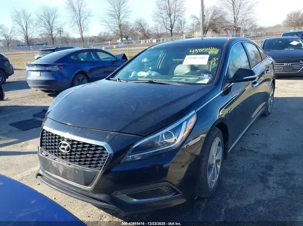 KMHE34L1XHA044808 2017 HYUNDAI SONATA - Image 2