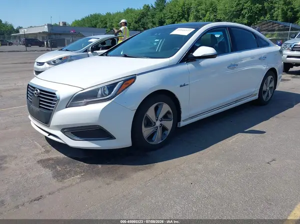 KMHE34L1XHA056117 2017 HYUNDAI SONATA - Image 2