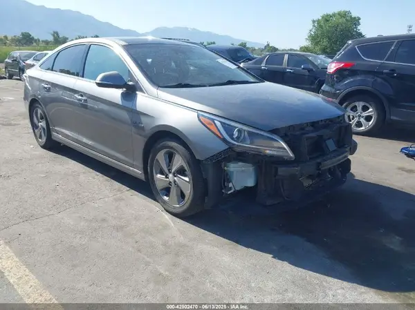 KMHE34L1XHA056554 2017 HYUNDAI SONATA - Image 1