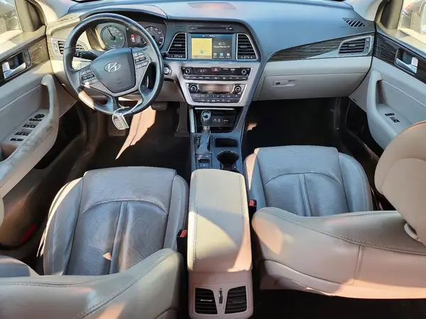 KMHE34L1XHA060197 2017 HYUNDAI SONATA - Image 8