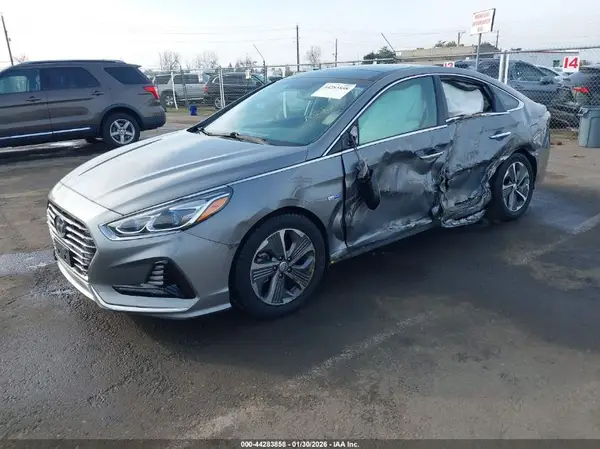 KMHE34L30JA086881 2018 HYUNDAI SONATA - Image 2
