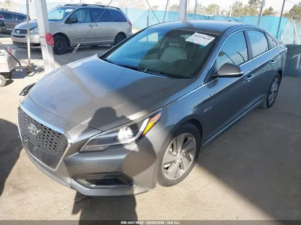 KMHE34L31HA065497 2017 HYUNDAI SONATA - Image 2
