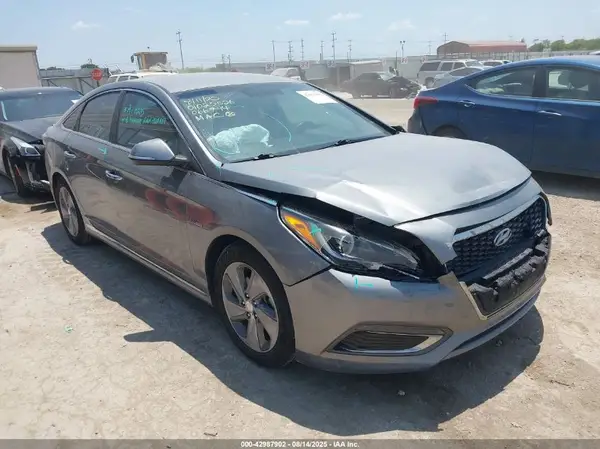 KMHE34L31HA066794 2017 HYUNDAI SONATA - Image 1