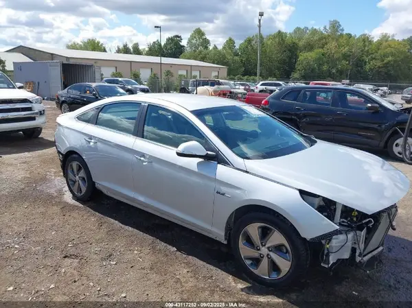 KMHE34L31HA067220 2017 HYUNDAI SONATA - Image 1