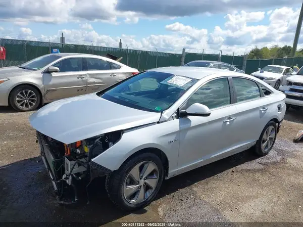 KMHE34L31HA067220 2017 HYUNDAI SONATA - Image 2