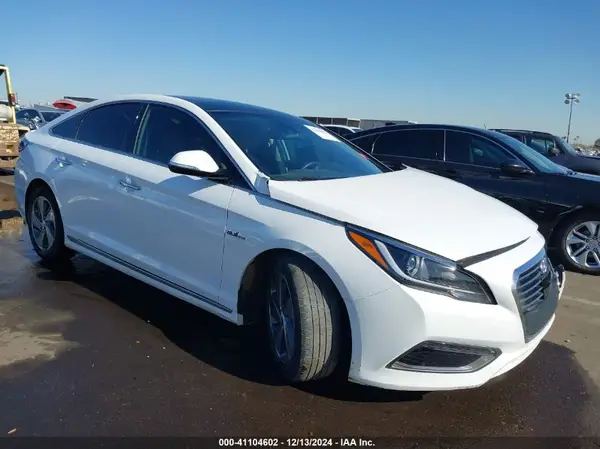 KMHE34L31HA069128 2017 HYUNDAI SONATA - Image 1