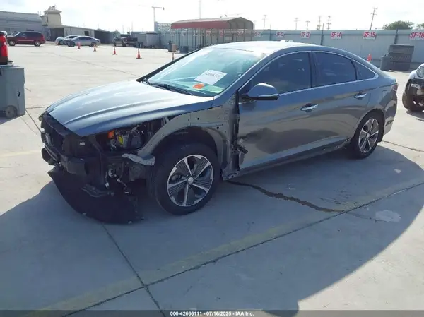 KMHE34L31JA080717 2018 HYUNDAI SONATA - Image 2