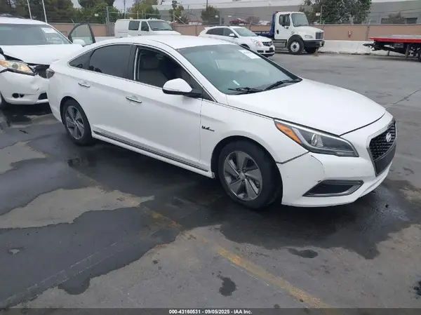 KMHE34L32HA071373 2017 HYUNDAI SONATA - Image 1