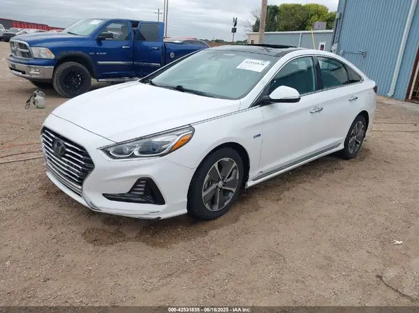 KMHE34L32JA083478 2018 HYUNDAI SONATA - Image 2