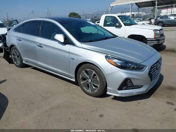 KMHE34L32KA085135 2019 HYUNDAI SONATA - Image 1