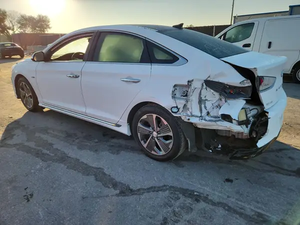 KMHE34L32KA087922 2019 HYUNDAI SONATA - Image 2