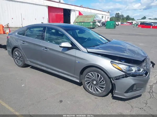 KMHE34L33JA083943 2018 HYUNDAI SONATA - Image 1