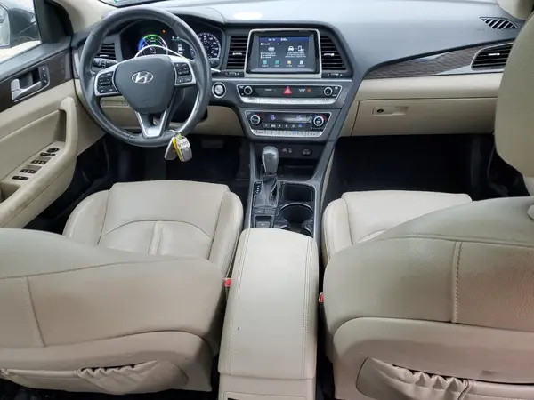 KMHE34L33KA093177 2019 HYUNDAI SONATA - Image 8