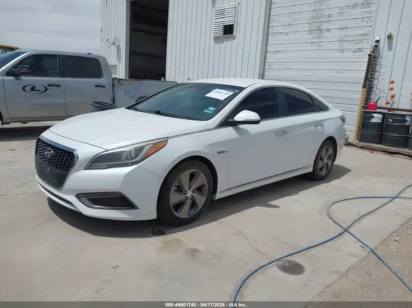 KMHE34L34HA074372 2017 HYUNDAI SONATA - Image 2
