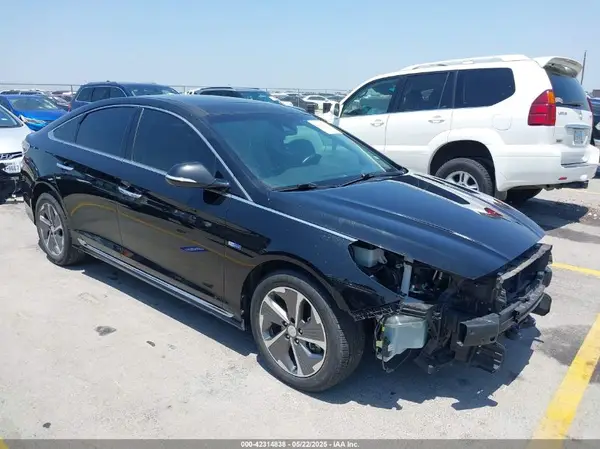 KMHE34L35KA092824 2019 HYUNDAI SONATA - Image 1