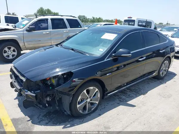 KMHE34L35KA092824 2019 HYUNDAI SONATA - Image 2
