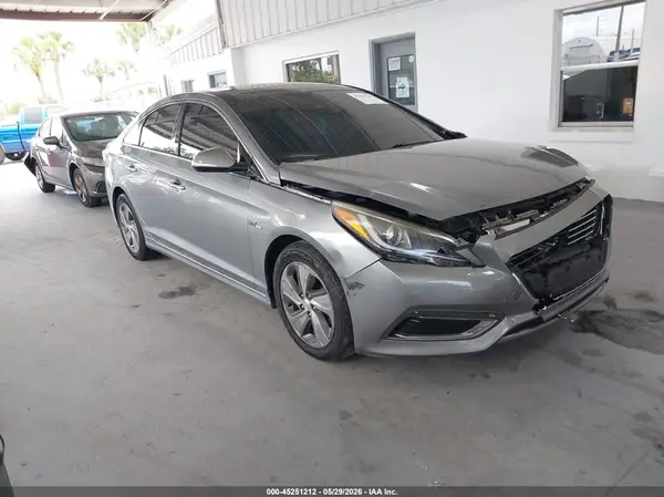KMHE34L36HA067861 2017 HYUNDAI SONATA - Image 1