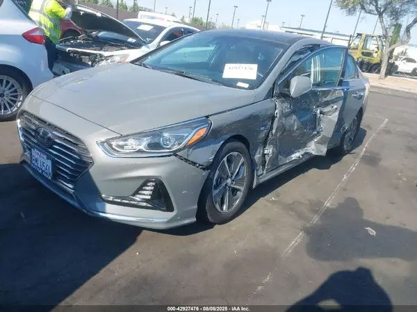 KMHE34L36KA093741 2019 HYUNDAI SONATA - Image 2