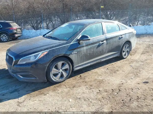 KMHE34L39HA067580 2017 HYUNDAI SONATA - Image 2