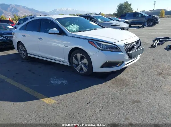 KMHE34L39HA068695 2017 HYUNDAI SONATA - Image 1