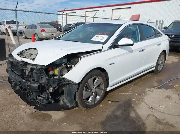 KMHE34L39HA071368 2017 HYUNDAI SONATA - Image 2