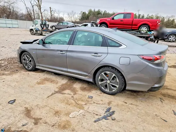 KMHE34L39JA080755 2018 HYUNDAI SONATA - Image 2