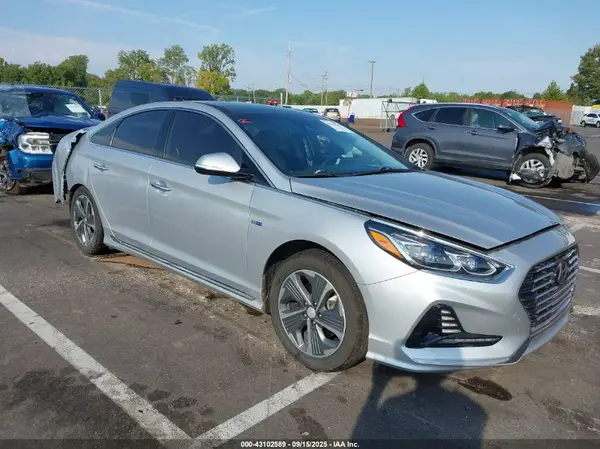 KMHE34L39KA090462 2019 HYUNDAI SONATA - Image 1