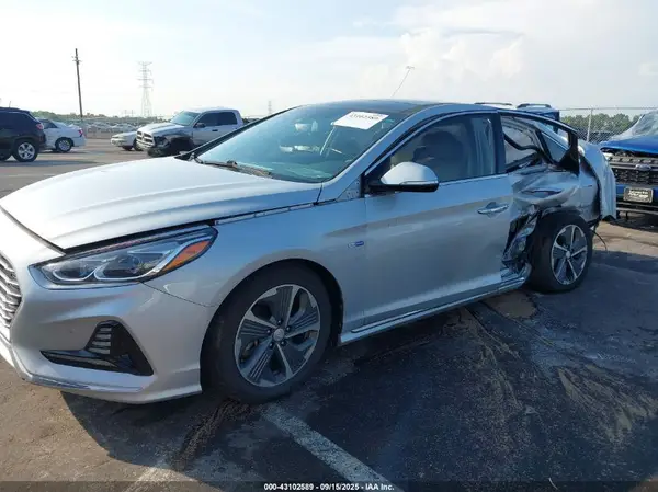 KMHE34L39KA090462 2019 HYUNDAI SONATA - Image 2