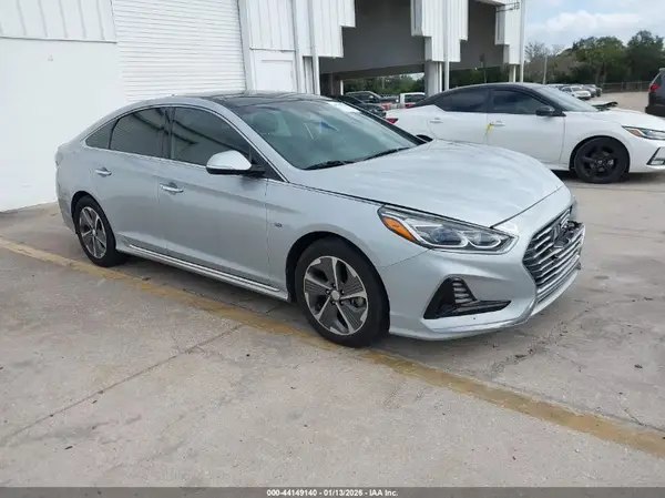 KMHE34L39KA092275 2019 HYUNDAI SONATA - Image 1