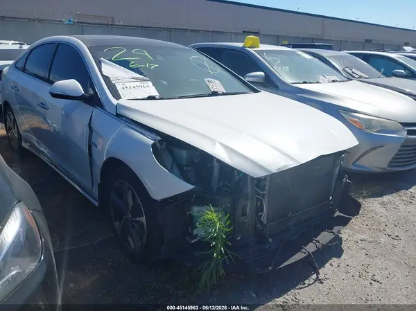 KMHE34L39KA092390 2019 HYUNDAI SONATA - Image 1