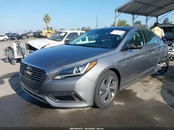 KMHE34L3XHA065675 2017 HYUNDAI SONATA - Image 2