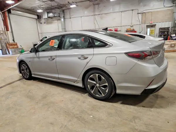 KMHE34L3XJA080814 2018 HYUNDAI SONATA - Image 2