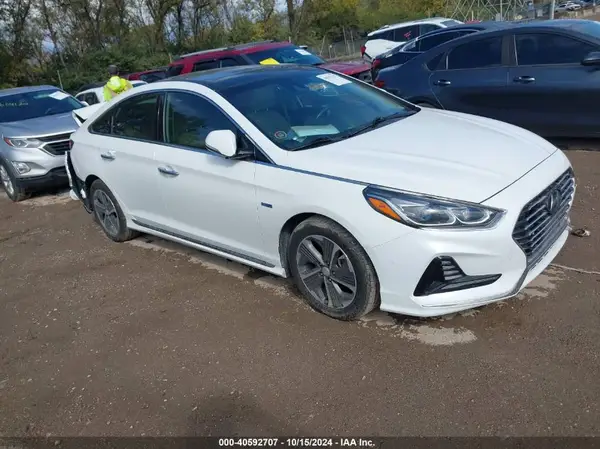 KMHE34L3XKA092592 2019 HYUNDAI SONATA - Image 1