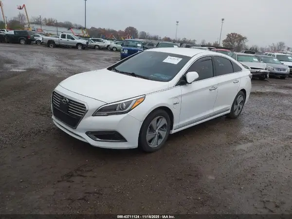 KMHE54L21HA045221 2017 HYUNDAI SONATA - Image 2