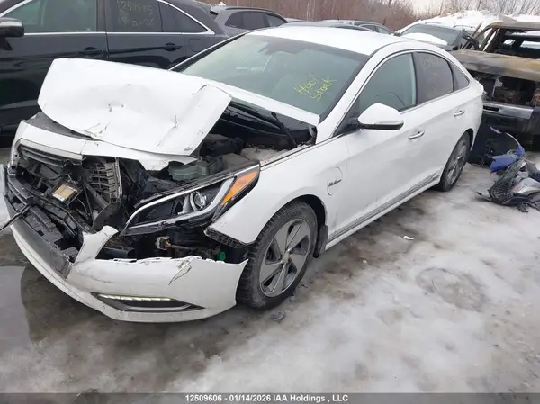 KMHE54L22HA075960 2017 HYUNDAI SONATA - Image 2