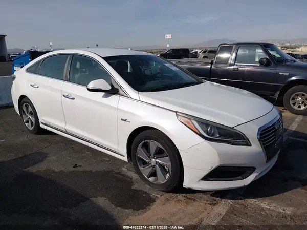 KMHE54L25GA024693 2016 HYUNDAI SONATA - Image 1