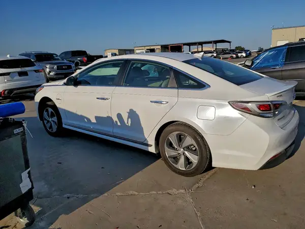 KMHE54L28GA031640 2016 HYUNDAI SONATA - Image 2