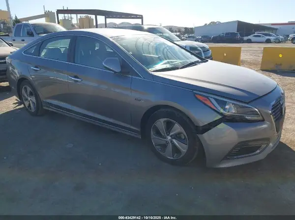 KMHE54L28HA063330 2017 HYUNDAI SONATA - Image 1