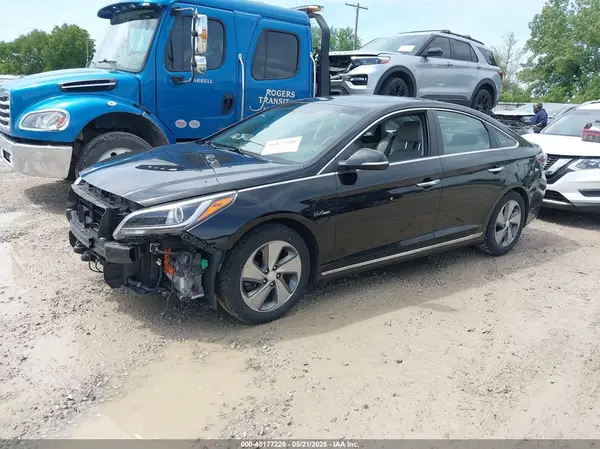 KMHE54L28HA071329 2017 HYUNDAI SONATA - Image 2