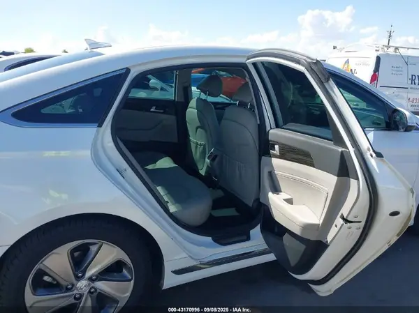 KMHE54L28HA071637 2017 HYUNDAI SONATA - Image 8