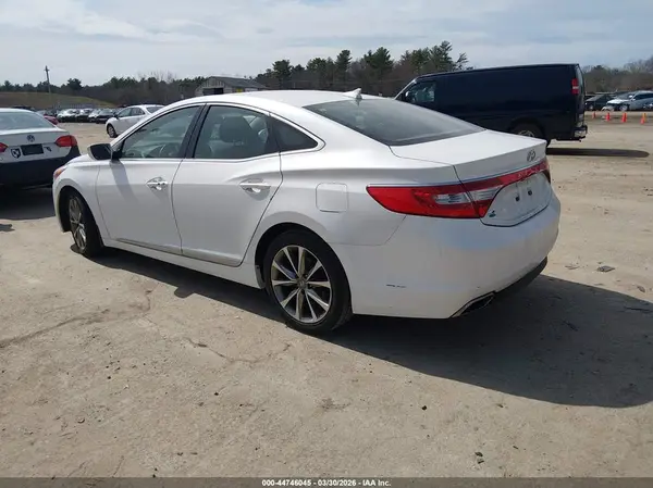 KMHFG4JG2HA574688 2017 HYUNDAI AZERA - Image 2