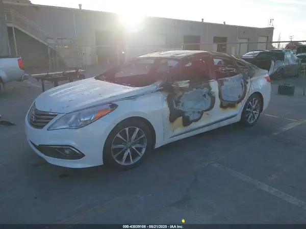 KMHFG4JG9GA510033 2016 HYUNDAI AZERA - Image 2